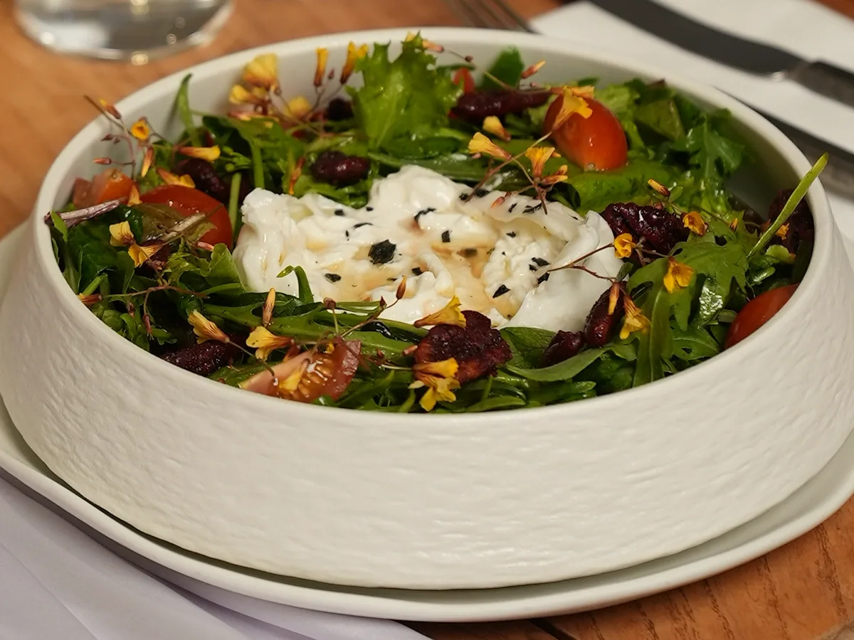 burata_salad_yoy_restaurant_dubai_new