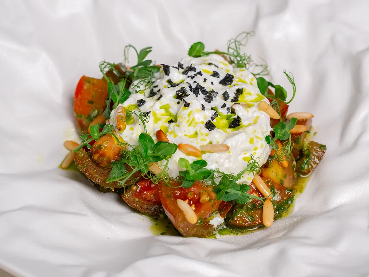 tomatoes_stracciatella_salad_yoy_restaurant_dubai_new