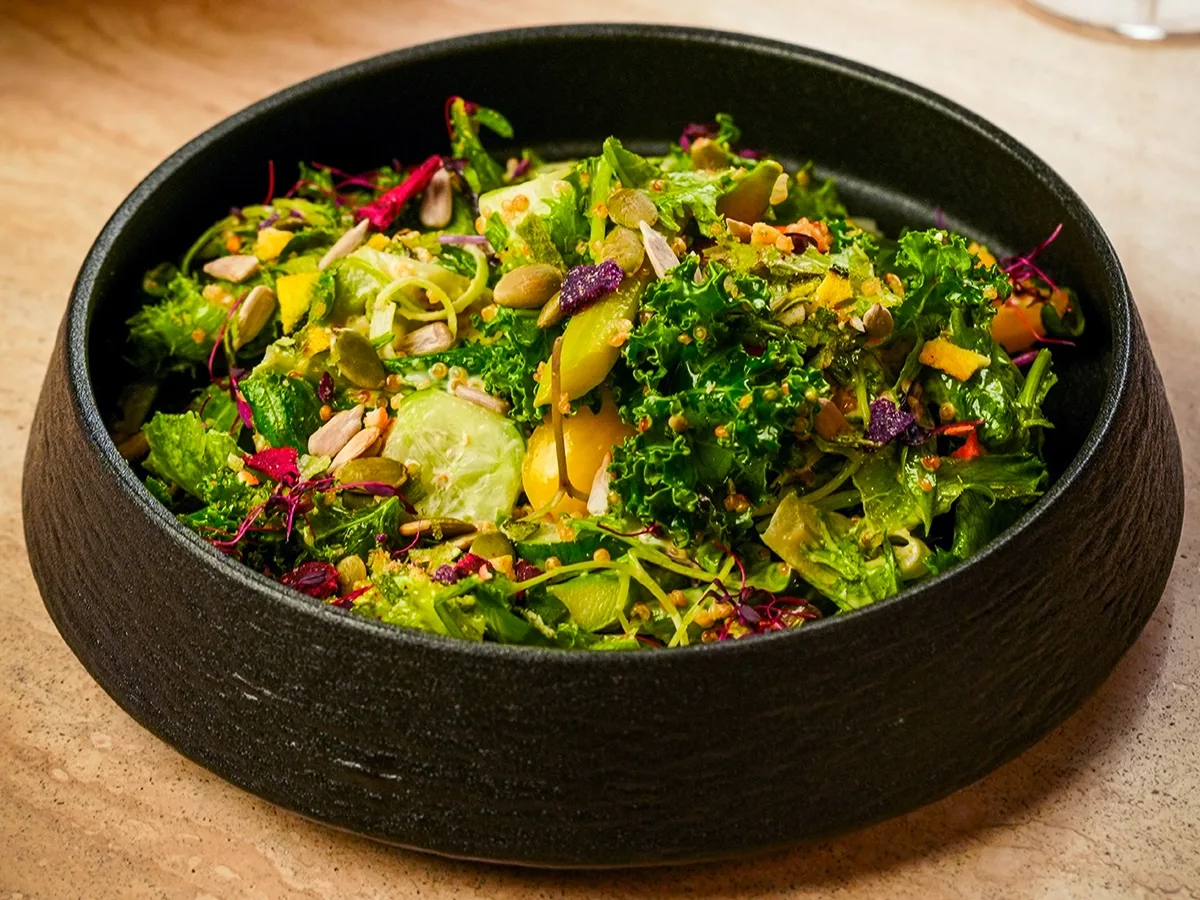 green_salad_yoy_dubai_restaurant