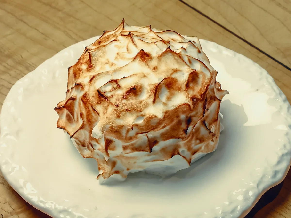 vanilla_meringue_cake_yoy_dubai_restaurant