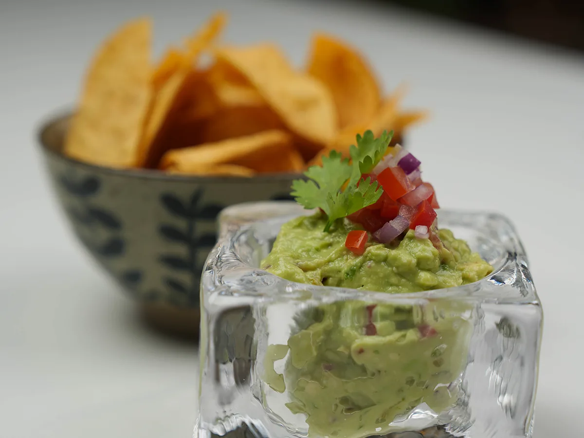 guacamole and chips